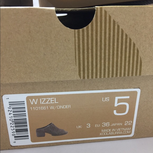Uggs Izzel Shoes NEW w box slip on low heel sz 5 - Picture 2 of 4